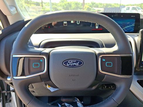 New 2025 Ford Expedition Active image 14