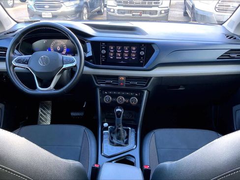 Used 2024 Volkswagen Taos SE w/ Black Wheel Package image 16