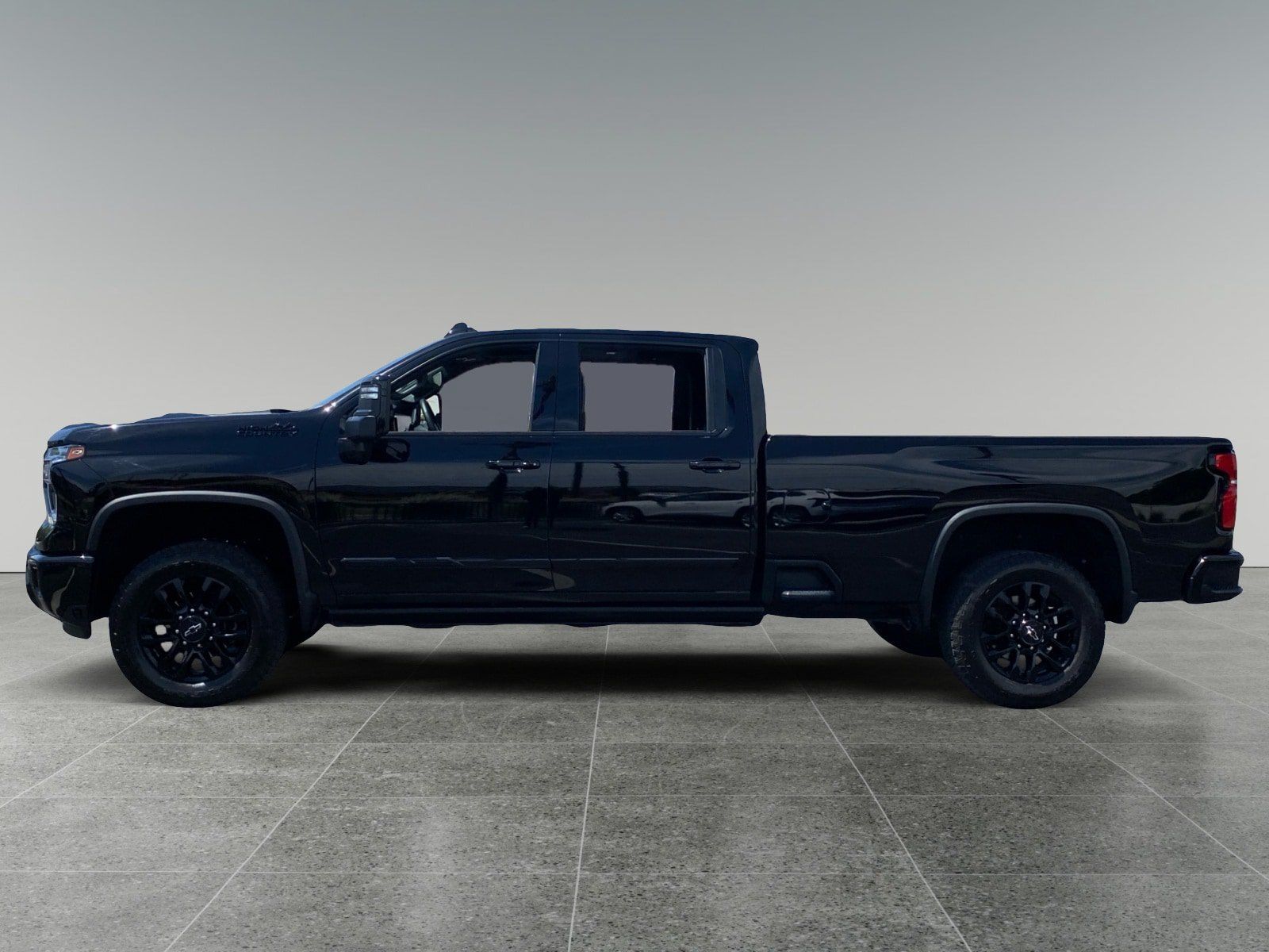 Used 2025 Chevrolet Silverado 3500 High Country w/ Midnight Edition AWD/4WD image 2