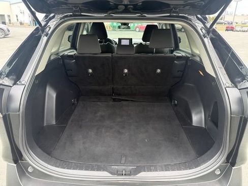 Used 2021 Toyota RAV4 XLE AWD/4WD image 18