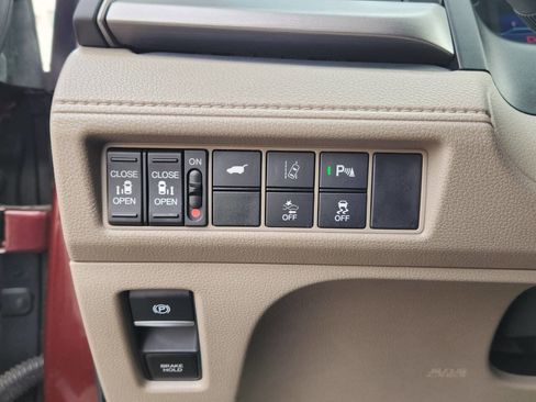 Used 2018 Honda Odyssey Touring image 22