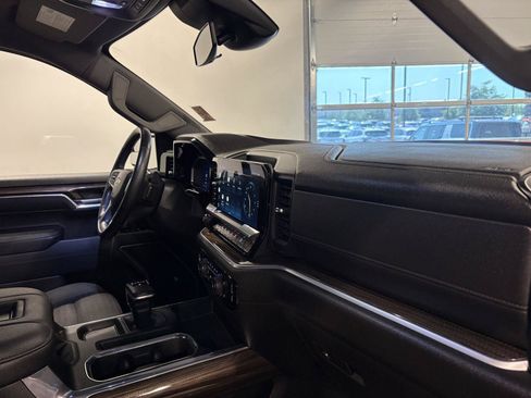 Used 2022 Chevrolet Silverado 1500 LT AWD/4WD image 47