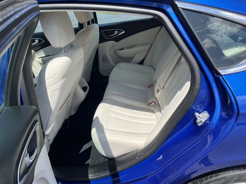 Used 2016 Chrysler 200 Limited FWD image 11