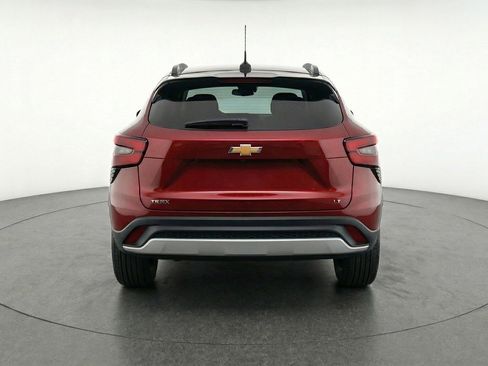 Used 2025 Chevrolet Trax LT FWD image 6