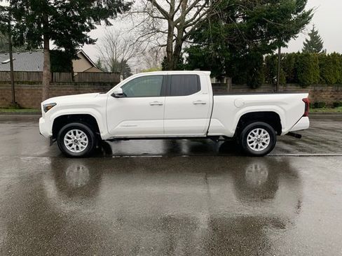 Used 2025 Toyota Tacoma SR5 image 2