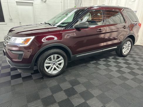 Used 2018 Ford Explorer XLT image 5