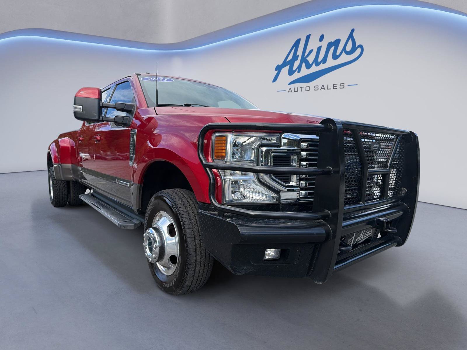 Used 2021 Ford F350 Lariat w/ Lariat Value Package AWD/4WD image 4