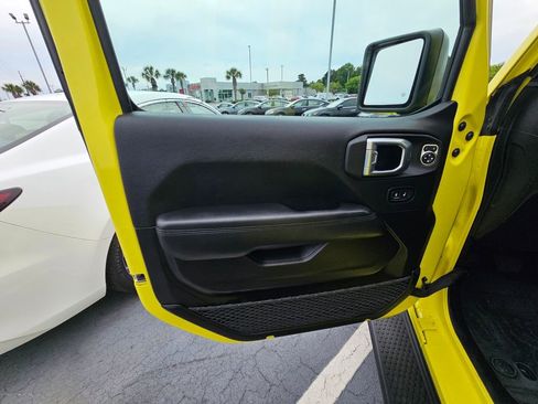 Used 2022 Jeep Wrangler Unlimited Sahara AWD/4WD image 14