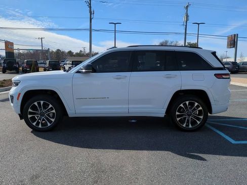 Used 2023 Jeep Grand Cherokee Overland AWD/4WD image 7