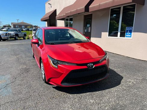 Used 2020 Toyota Corolla LE FWD image 2