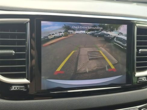 Used 2022 Chrysler Pacifica Touring-L FWD image 26
