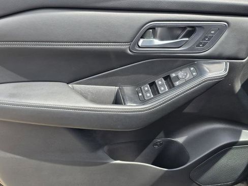 Certified 2024 Nissan Rogue SL w/ SL Premium Package FWD image 17