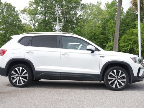Used 2024 Volkswagen Taos SE FWD image 7