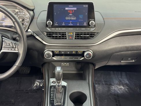 Used 2021 Nissan Altima 2.5 SR w/ SR Premium Package image 22