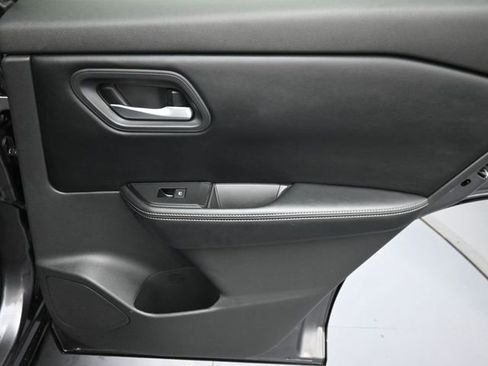 Used 2025 Nissan Rogue SV image 26