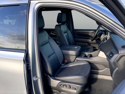 Used 2024 Chevrolet Tahoe Z71 w/ Luxury Package AWD/4WD image 9
