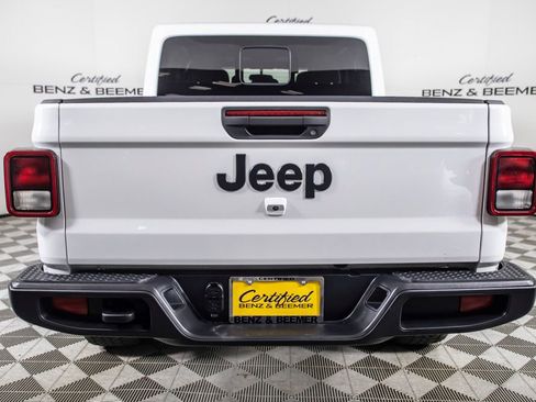 Used 2025 Jeep Gladiator Sport AWD/4WD image 7