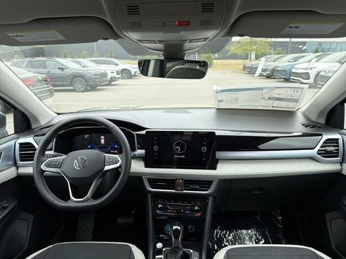 New 2026 Volkswagen Taos SE FWD image 19