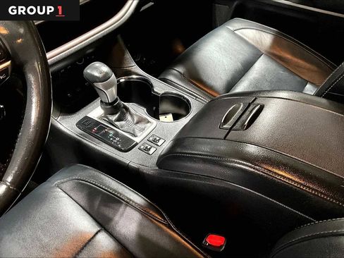 Used 2018 Toyota Highlander XLE image 17