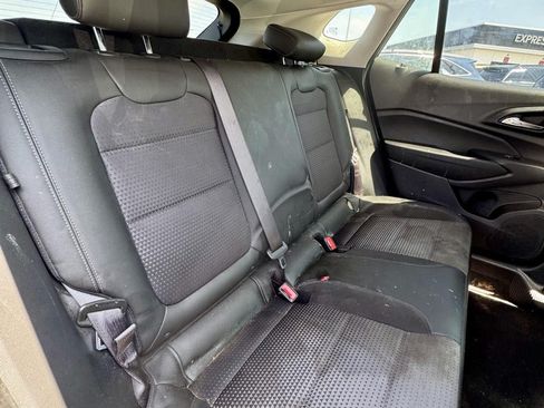 Used 2025 Chevrolet Trax LT FWD image 10