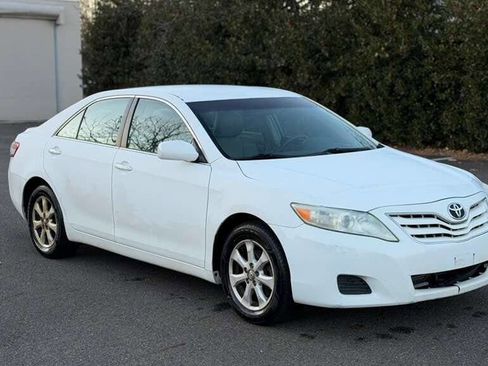 Used 2011 Toyota Camry LE image 9