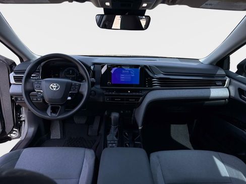 Used 2025 Toyota Camry LE w/ Convenience Package image 17