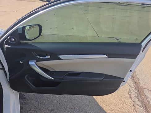 Used 2017 Honda Civic Touring image 15