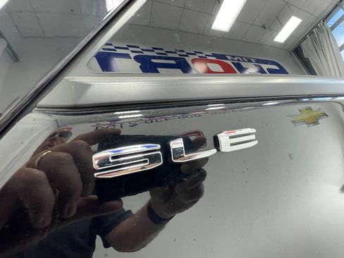 Used 2023 GMC Terrain SLE AWD/4WD image 4