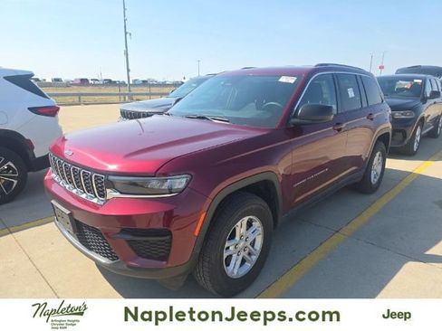 Used 2023 Jeep Grand Cherokee Laredo image 1