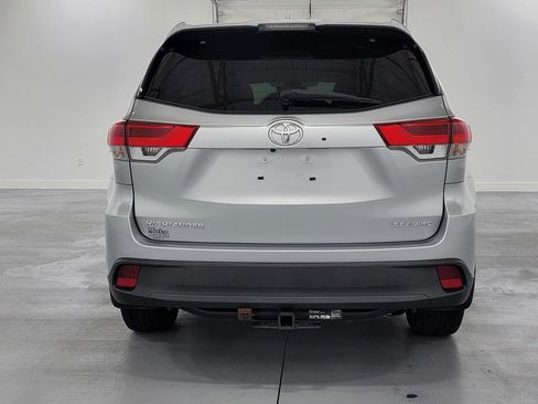 Used 2018 Toyota Highlander XLE AWD/4WD image 8