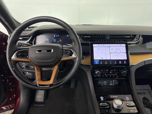 Used 2022 Jeep Grand Cherokee L Summit AWD/4WD image 3