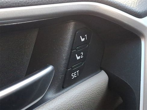 Used 2020 Toyota RAV4 Limited image 24