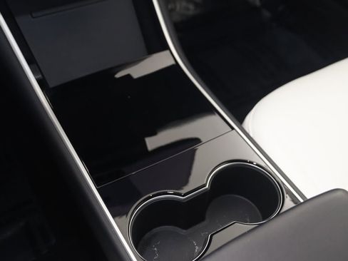 Used 2020 Tesla Model 3 Standard Range image 29