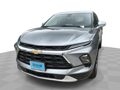 Used 2025 Chevrolet Blazer LT FWD image 1
