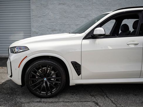 Used 2024 BMW X5 xDrive40i w/ M Sport Package AWD/4WD image 11