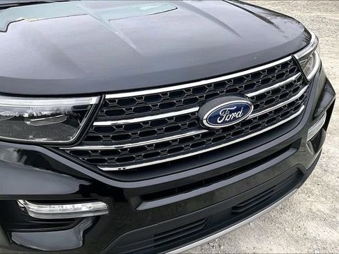 Used 2023 Ford Explorer XLT w/ Equipment Group 202A AWD/4WD image 31