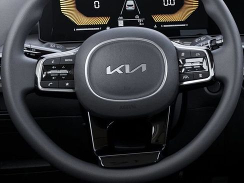 Certified 2025 Kia Sorento LX FWD image 23