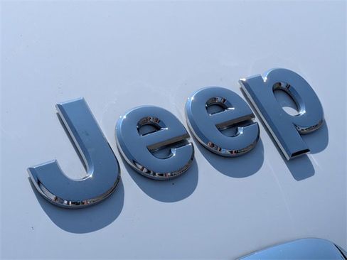 Used 2018 Jeep Cherokee Overland image 10