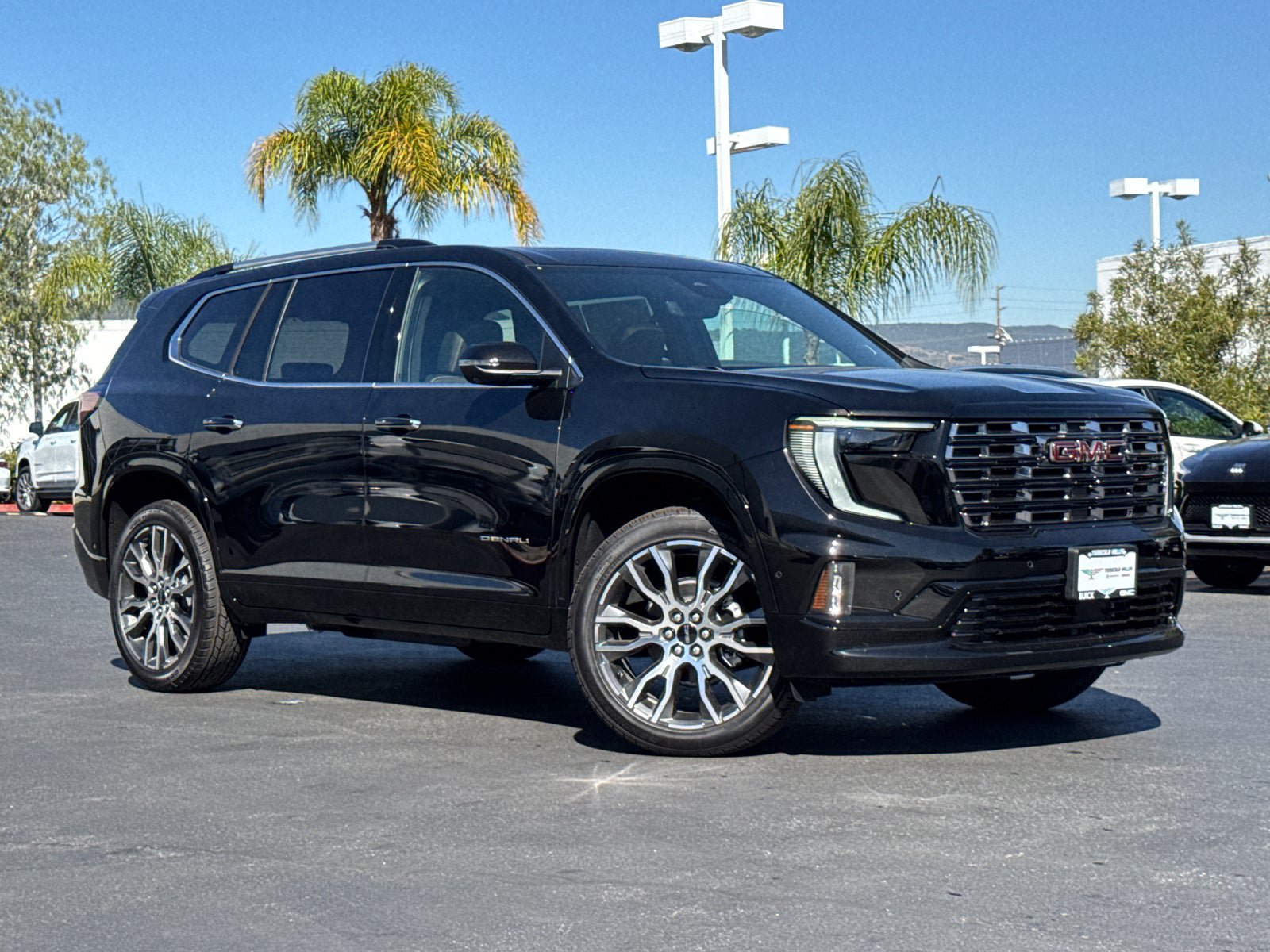 Used 2026 GMC Acadia Denali Ultimate w/ LPO, Illumination Package AWD/4WD image 2
