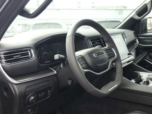 Used 2023 Jeep Wagoneer L 4WD w/ Premium Group I image 14