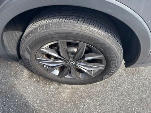 Used 2022 Volkswagen Tiguan SE FWD image 6