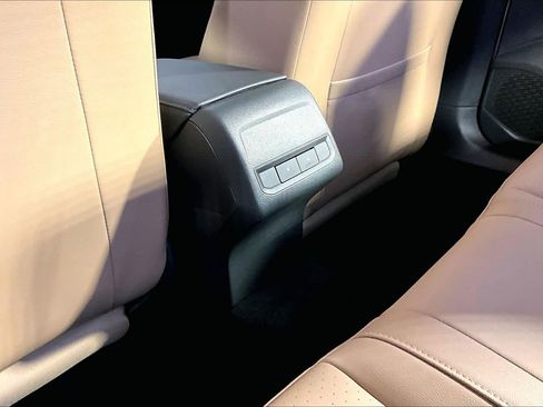 Used 2021 Volkswagen Jetta SE w/ SE Cold Weather Package image 34