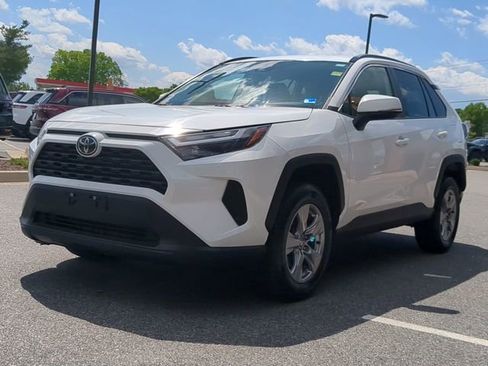 Used 2022 Toyota RAV4 XLE AWD/4WD image 7