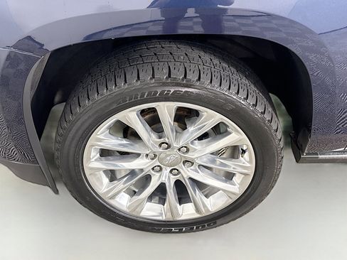 Used 2018 Cadillac Escalade Premium Luxury image 38