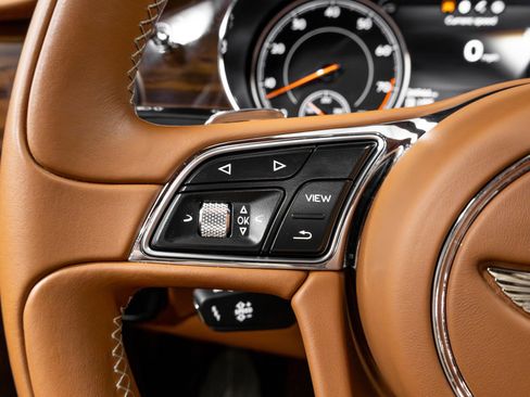 Used 2019 Bentley Bentayga image 55