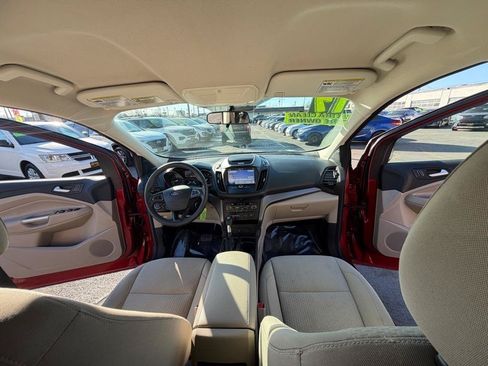Used 2017 Ford Escape SE w/ Equipment Group 201A FWD image 16