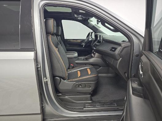 Used 2023 GMC Yukon AT4 AWD/4WD image 8