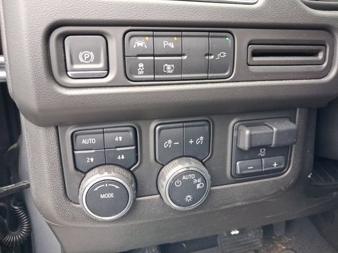 Used 2022 Chevrolet Suburban RST w/ Sport Performance Package AWD/4WD image 31