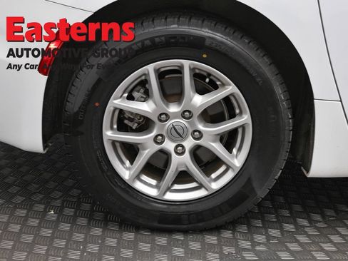 Used 2024 Chrysler Pacifica Touring-L FWD image 32