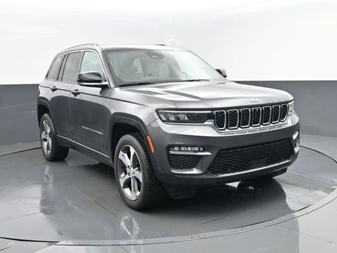 Used 2023 Jeep Grand Cherokee Limited w/ Luxury Tech Group II AWD/4WD image 25